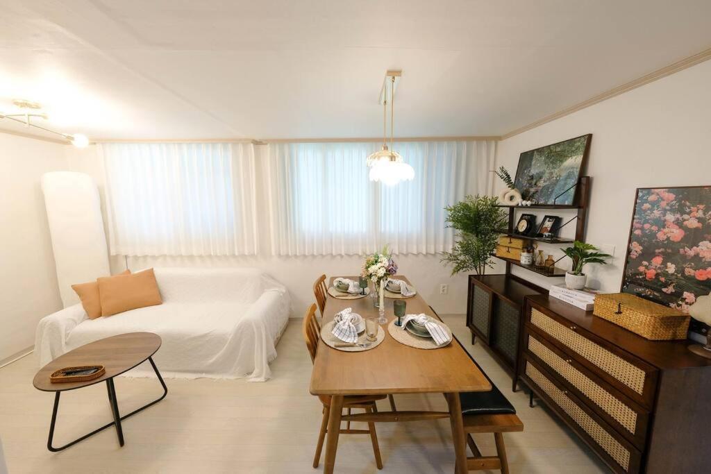 Apartment Wood Seoul, Gongdeok Station *